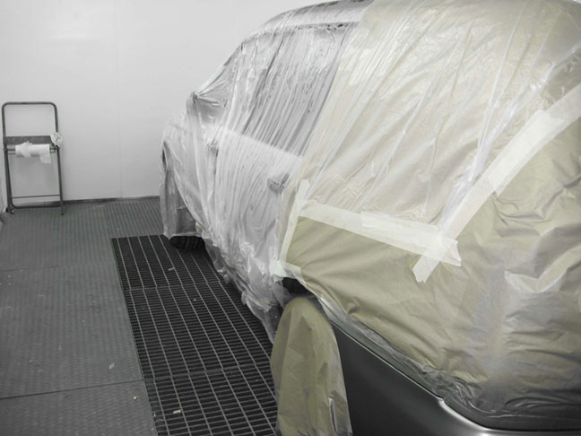 Taller-de-chapa-y-pintura-preparado-y-empapelado-pintura-coche