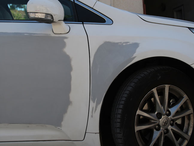 Taller-de-chapa-y-pintura-segunda-imprimación-pintura-coche-