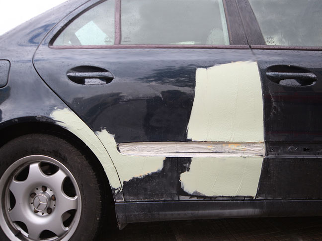 Taller-de-chapa-y-pintura-trabajo-de-chapa-coche